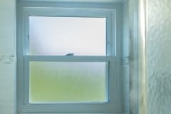 viwinco-oceanview-bathroom-obscure-hung-window