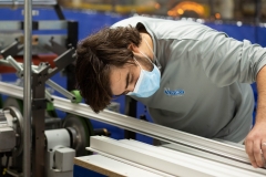 viwinco-profile-lamination-line-operator-inspecting-laminate