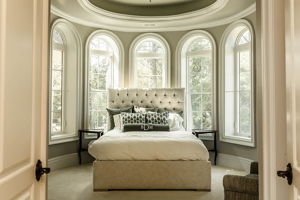 Viwinco picture and casement windows with a half-round