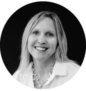 Viwinc-MeettheteamCircle-Elena Black and white portrait of Viwinco team member, Elena.