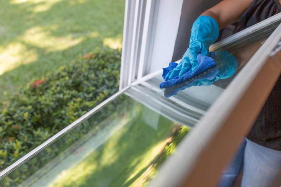 Person conducting spring cleaning on Viwinco window.