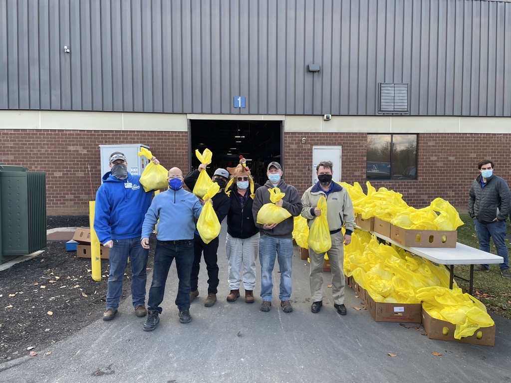 Viwinco employees receiving yellow-bagged turkeys.